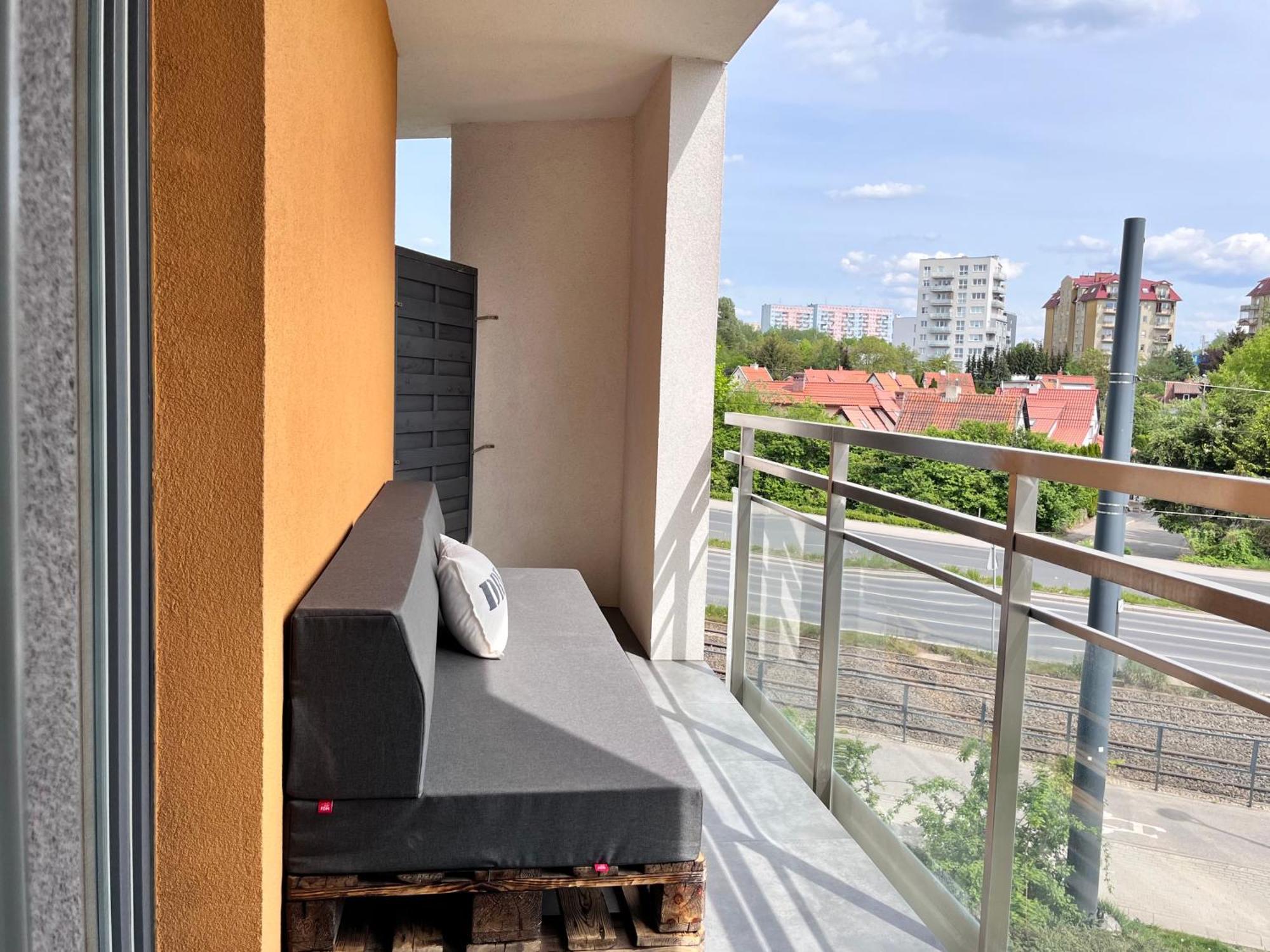 Kasprzaka 17 *